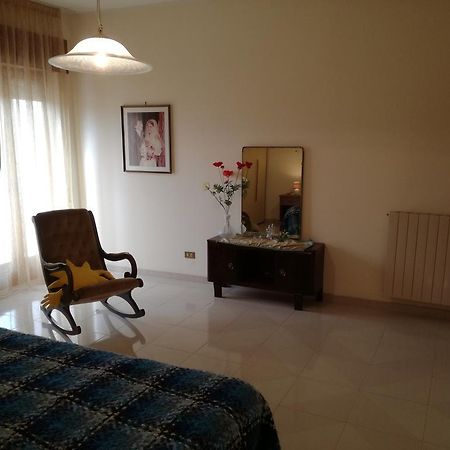 Appartamento In Villa Virginia Fino A 10 Ospiti Mondragone Zewnętrze zdjęcie