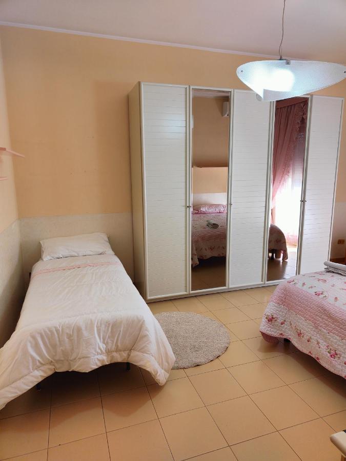 Appartamento In Villa Virginia Fino A 10 Ospiti Mondragone Zewnętrze zdjęcie